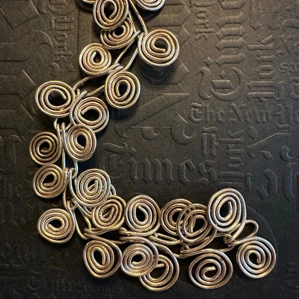 VINTAGE Silver plated Wire Wrap 7 1/2” long Bracelet with aged patina - Picture 3 of 10